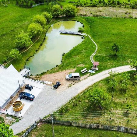 Vila Cabana A Lakeview Cărpinişu Exteriér fotografie